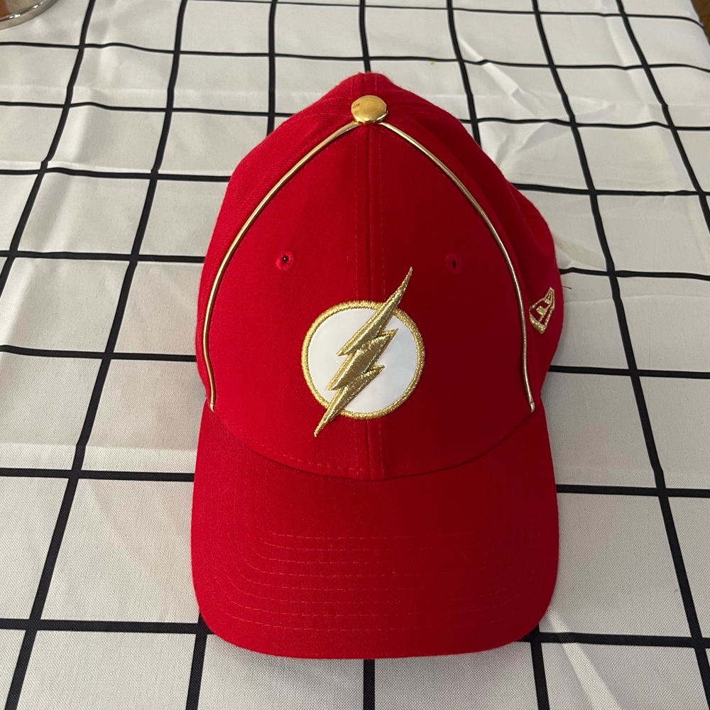 Red 39thirty New Era (DC) Flash hat. Mens